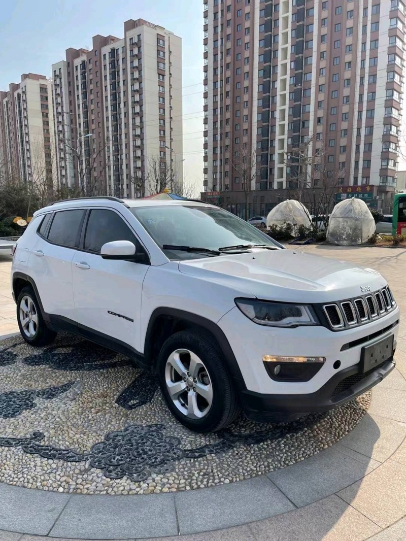 青島18年Jeep指南者3