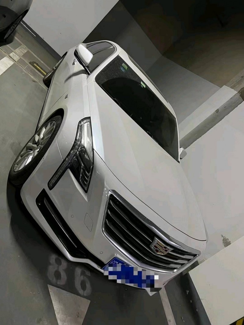 黔西南18年凱迪拉克CT62