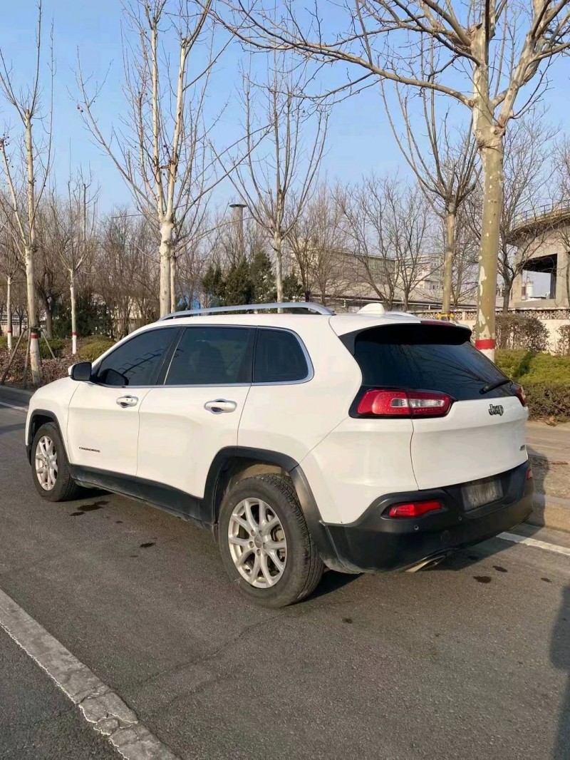 濱州16年Jeep自由光3