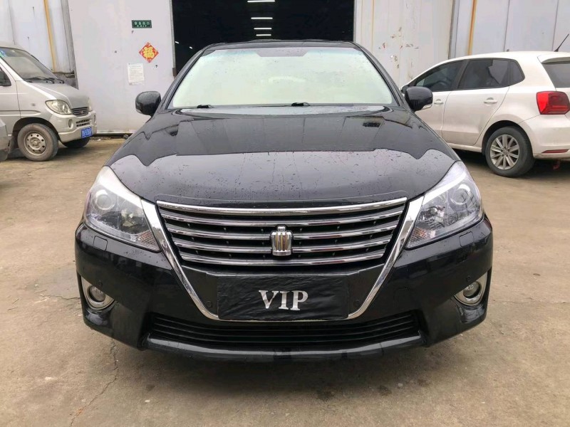 济宁13年丰田皇冠1