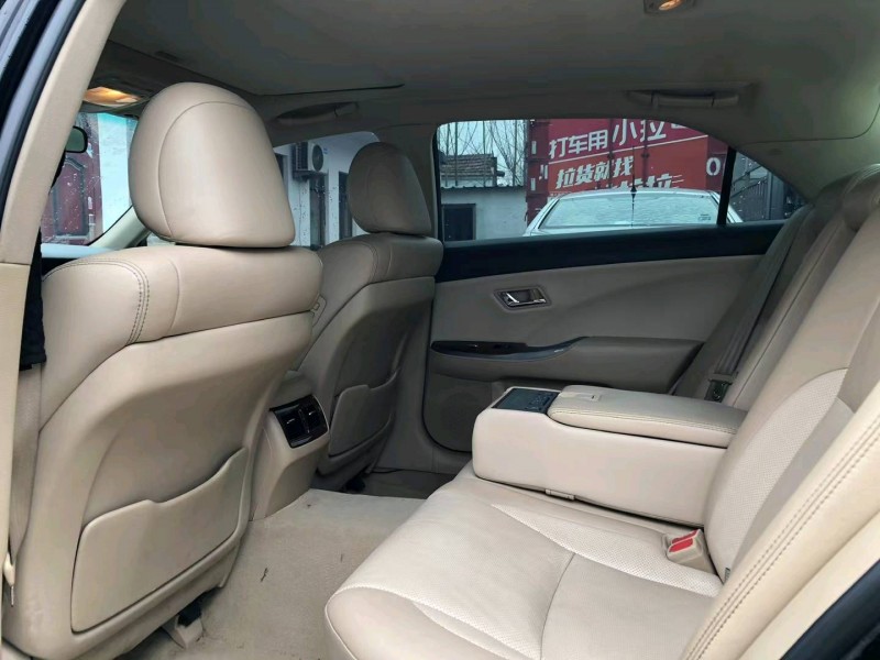 济宁13年丰田皇冠4