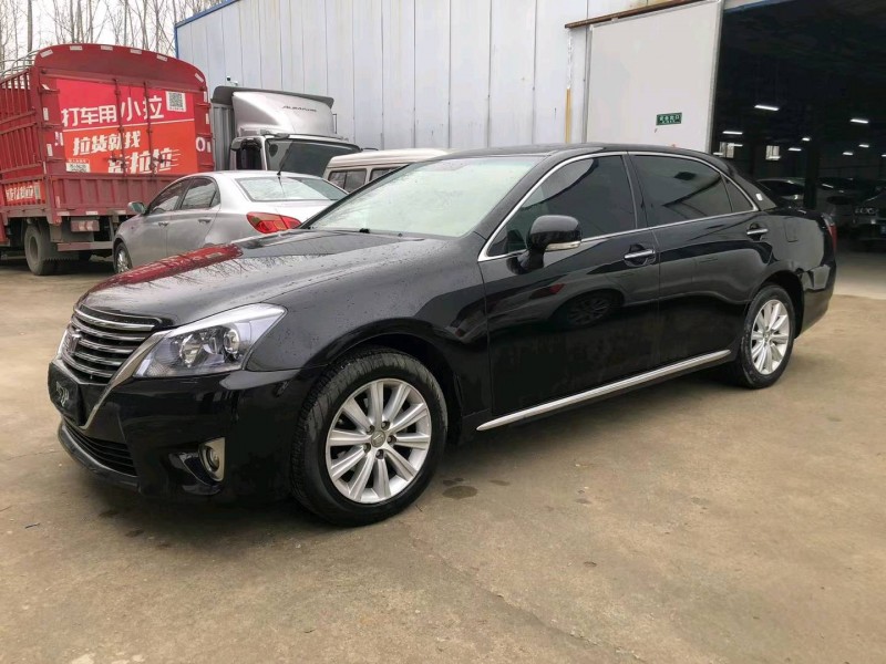 济宁13年丰田皇冠2