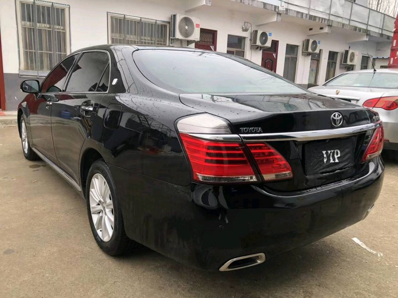 济宁13年丰田皇冠6