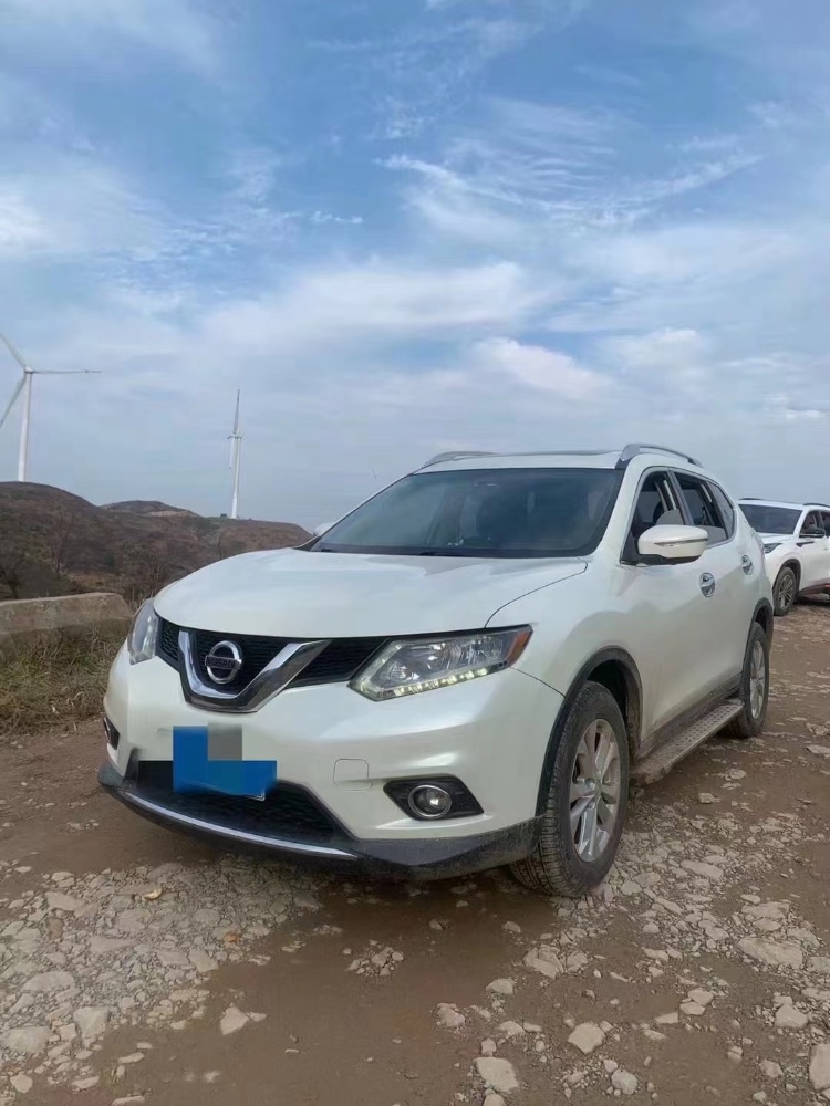 桂林15年日產奇駿1