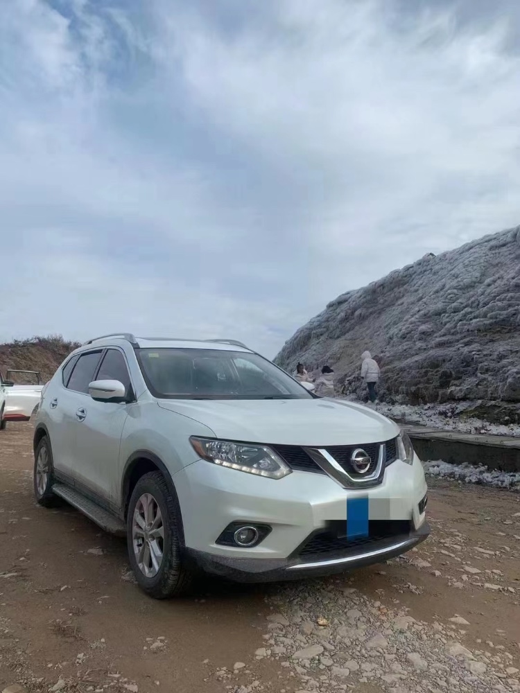 桂林15年日產奇駿4