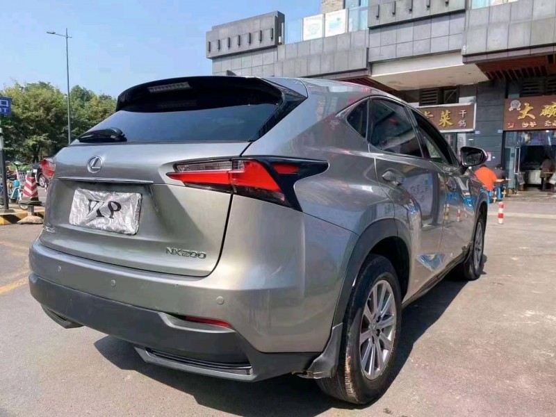 成都16年雷克薩斯NX8
