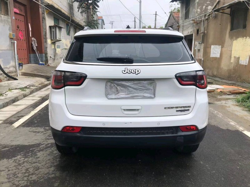 濟寧17年Jeep指南者8