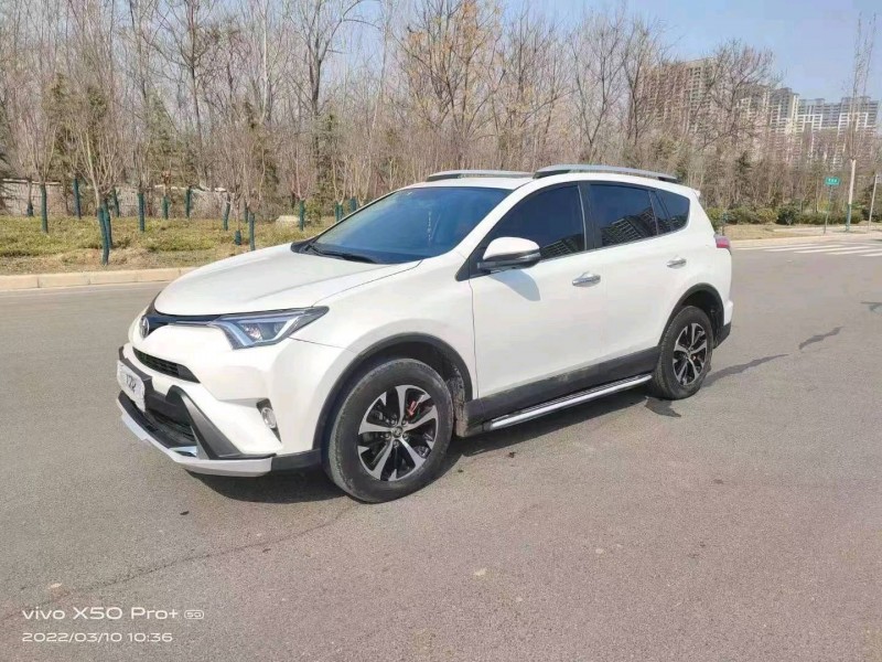 新鄉18年豐田RAV42