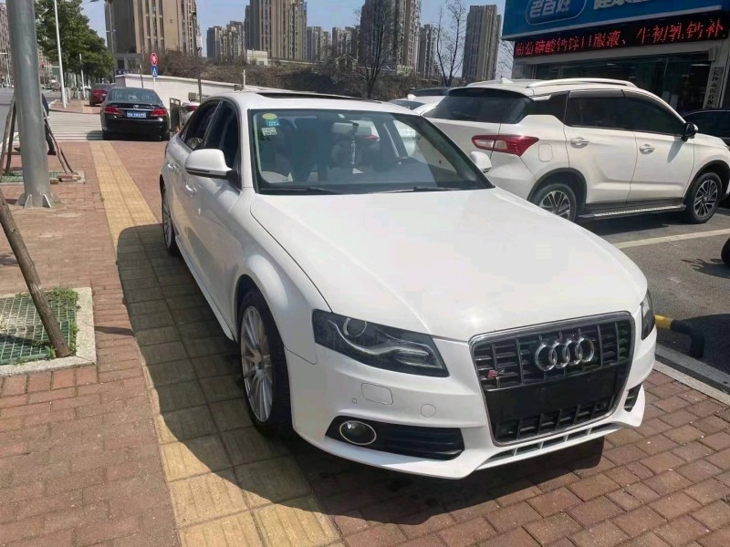 鄂爾多斯12年奧迪A4L2