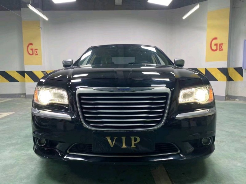 成都14年克萊斯勒300C1
