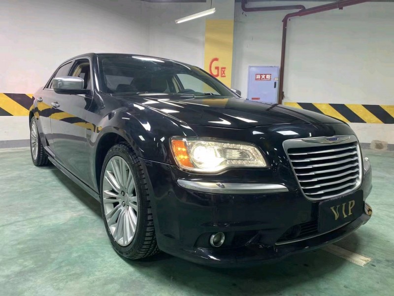 成都14年克萊斯勒300C2