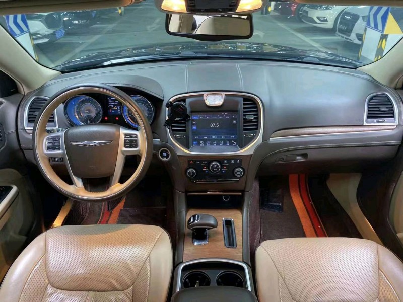 成都14年克萊斯勒300C4