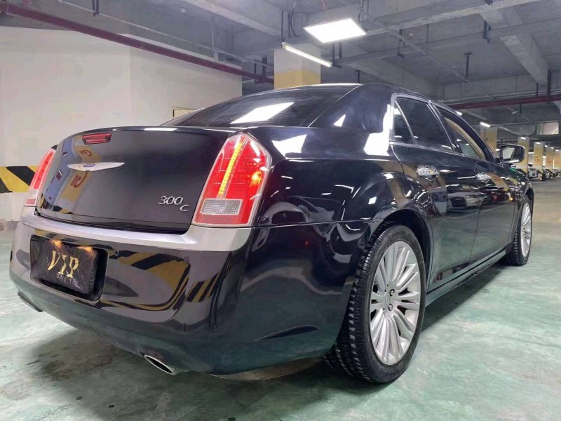 成都14年克萊斯勒300C6