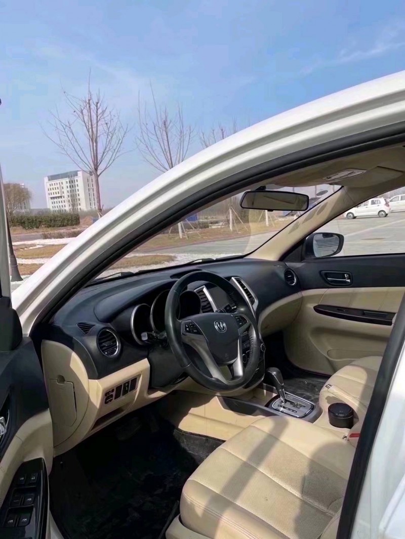 滄州16年長安汽車逸動5