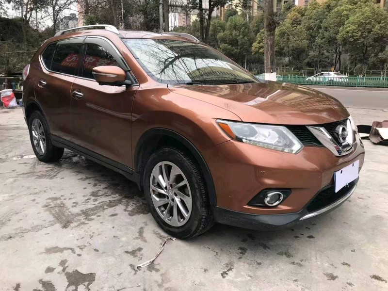 重慶14年日產奇駿2