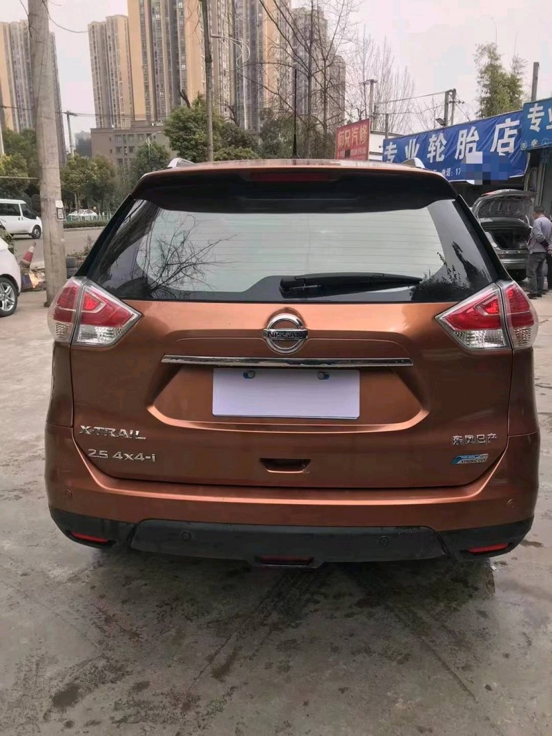 重慶14年日產奇駿9