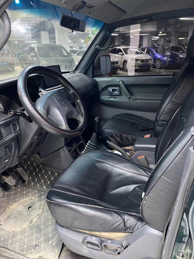 成都13年獵豹汽車黑金剛7