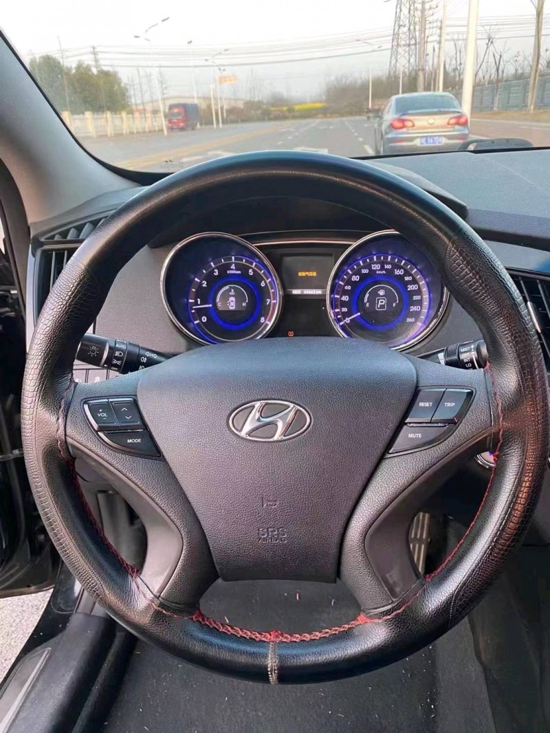 北京16年现代索纳塔八3