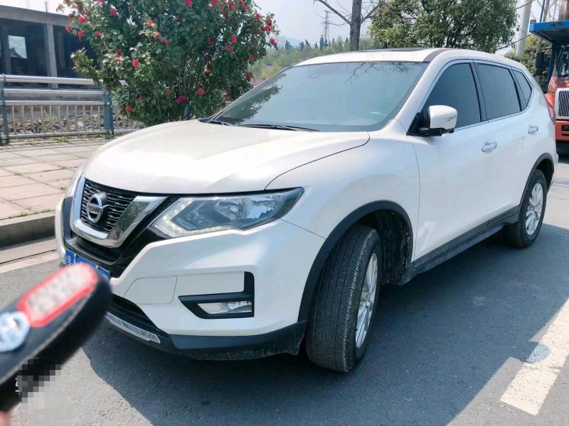 濰坊20年日產奇駿8