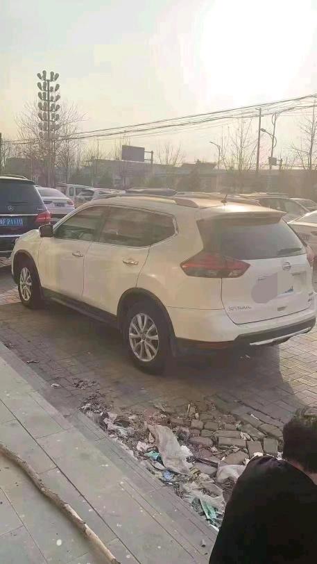 邯鄲18年日產奇駿4