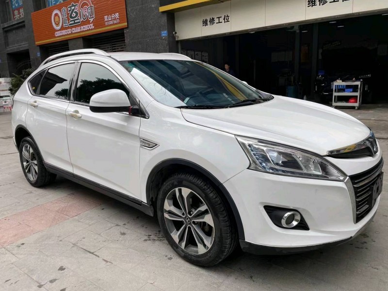 重慶18年納智捷優6 SUV3
