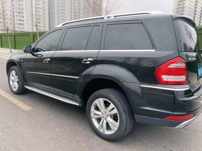 延安11年奔馳GL8