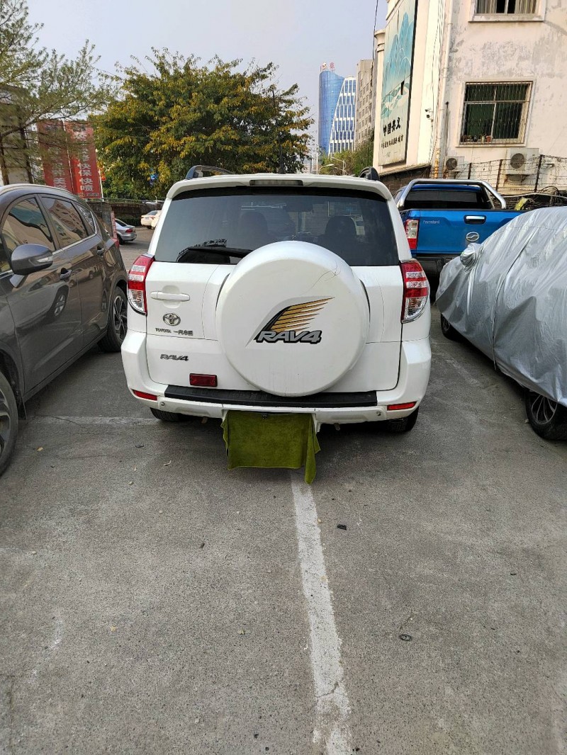黔西南11年豐田RAV4榮放1