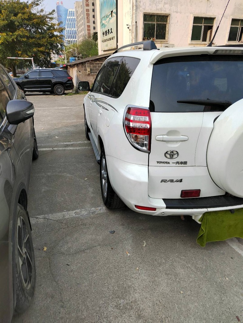 黔西南12年豐田RAV4榮放3