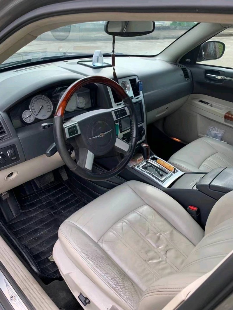 江门09年克莱斯勒300C4