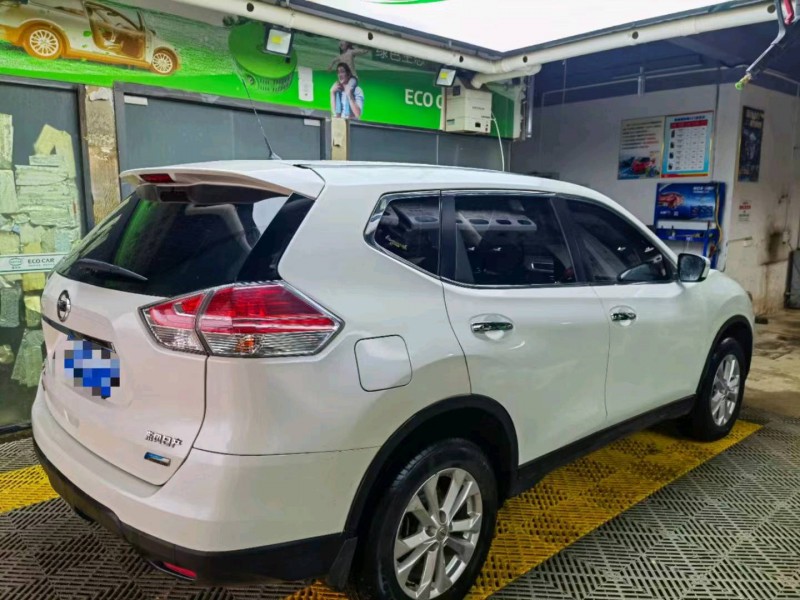 武漢17年日產奇駿8