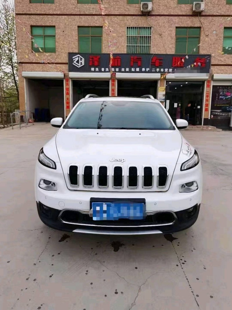 平涼17年Jeep自由光6