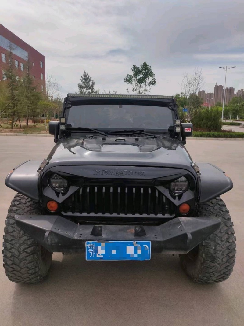 平涼10年Jeep牧馬人1