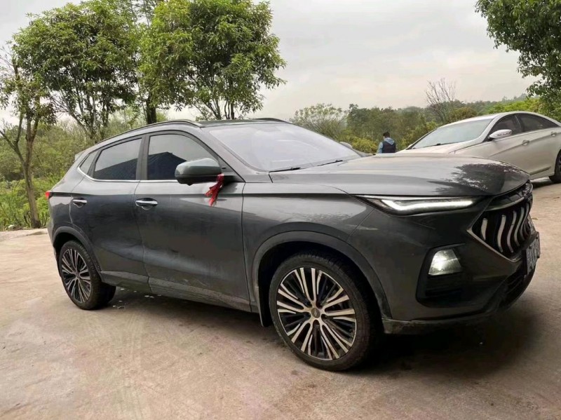 重慶21年長安汽車歐尚7
