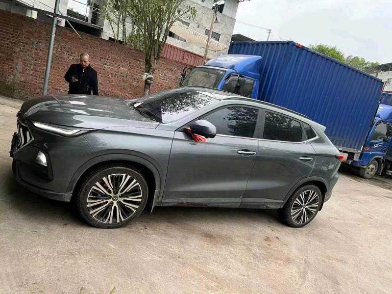 重慶21年長安汽車歐尚6