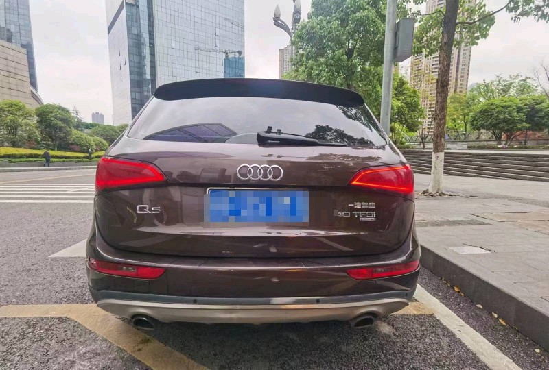 重慶14年奧迪Q57