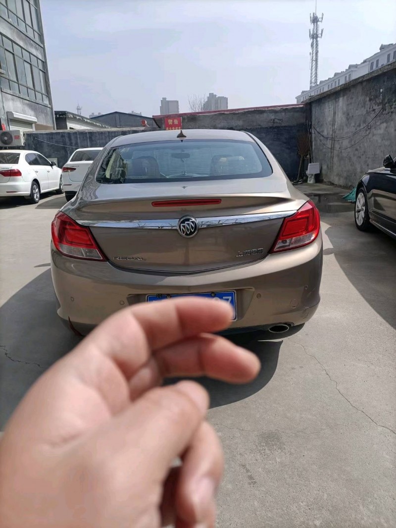 北京12年别克君威8