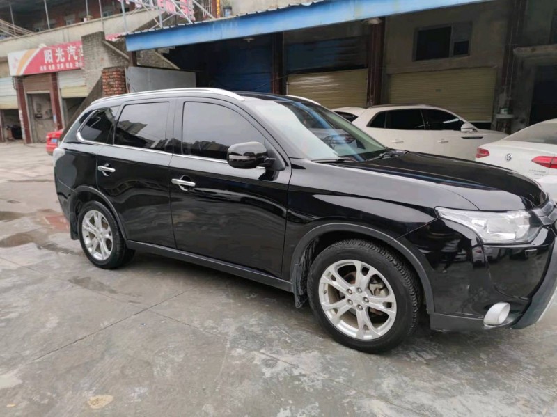 北京15年三菱欧蓝德8