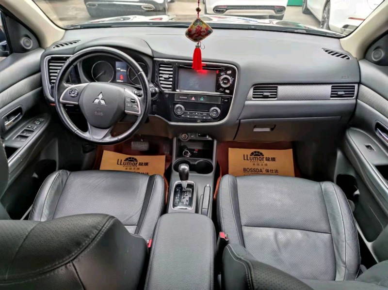 北京15年三菱欧蓝德3