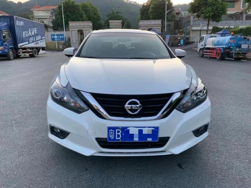 深圳18年日產天籟1