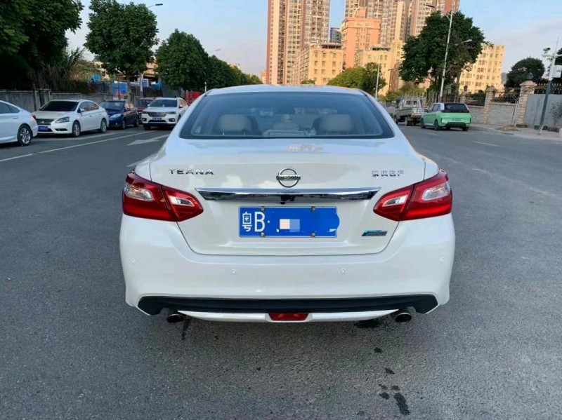 深圳18年日產天籟8