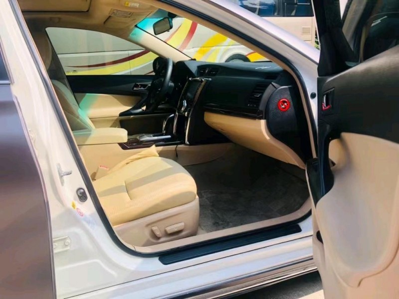 深圳13年丰田锐志4