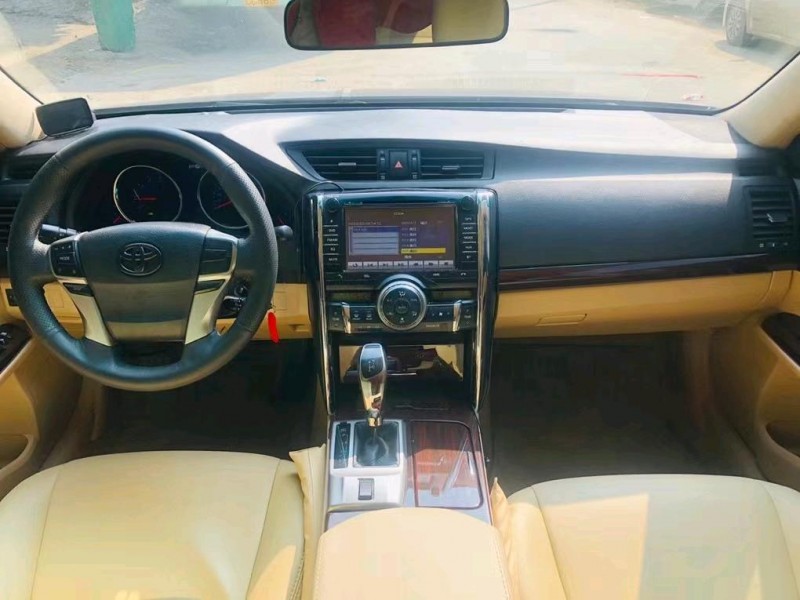 深圳13年丰田锐志5