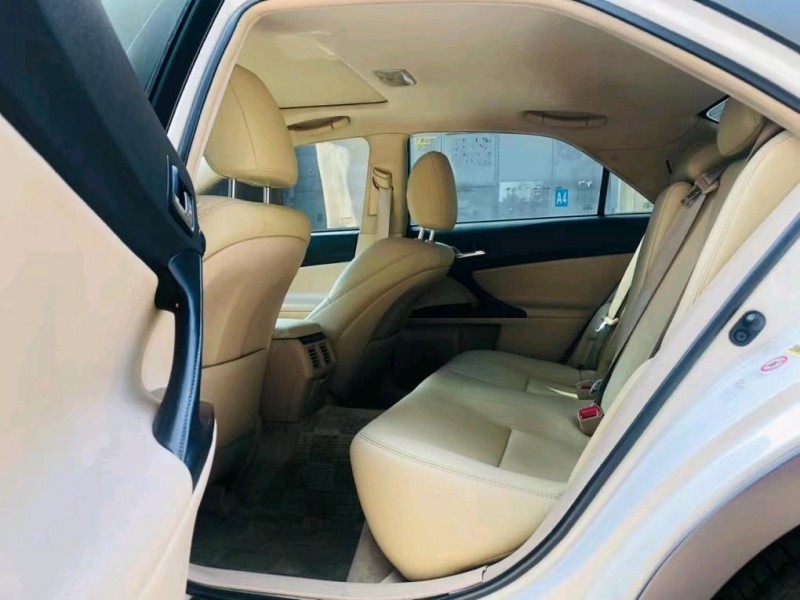 深圳13年丰田锐志7