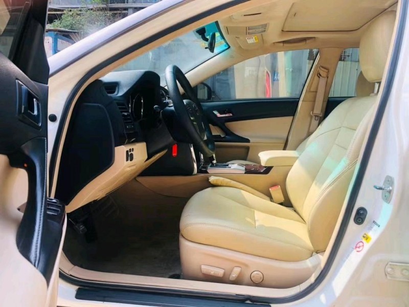 深圳13年丰田锐志6