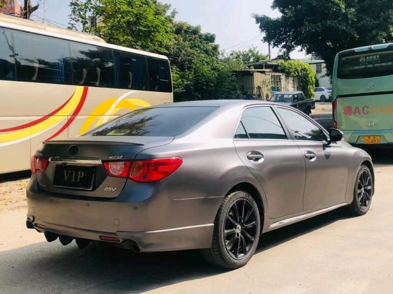 深圳13年丰田锐志9