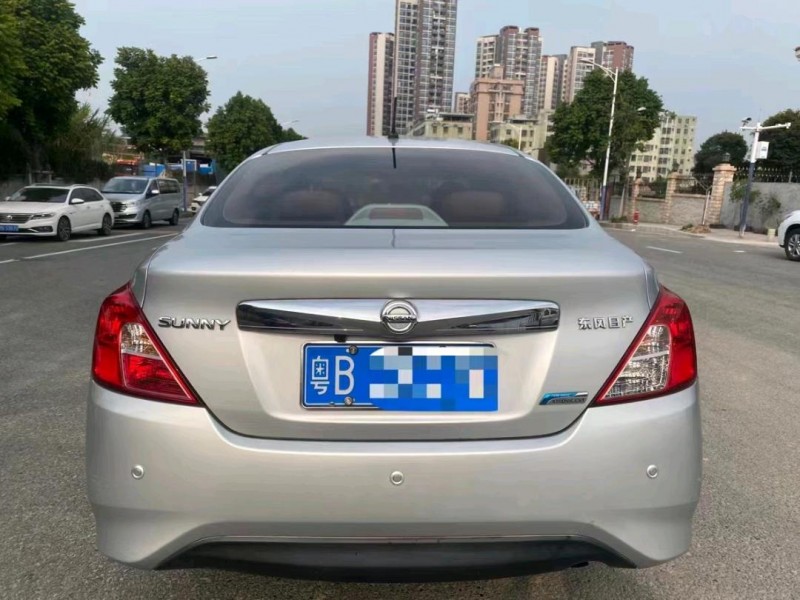 深圳14年日產陽光8