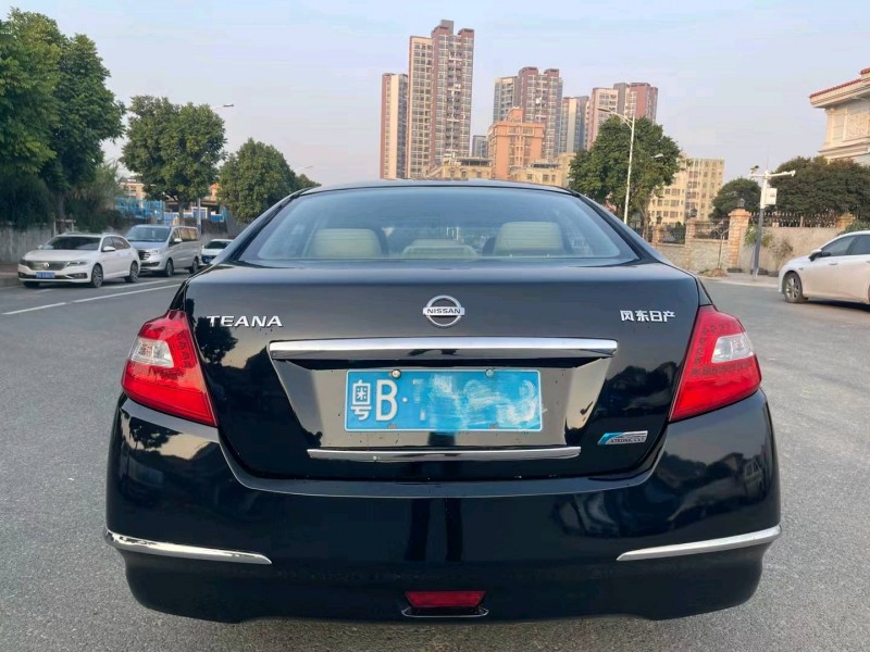 深圳10年日產天籟8
