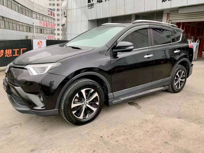 武漢18年豐田RAV4榮放5