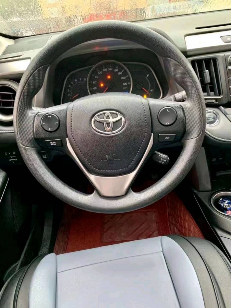 武漢18年豐田RAV4榮放7