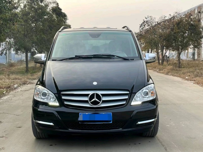 北京12年奔驰唯雅诺8